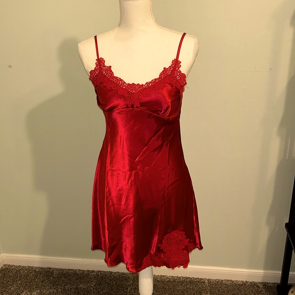 New without tags size, small red satin lingerie 5 pieces set.